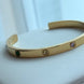 PULSERA ABIERTA CON ZIRCONIAS DE COLORES