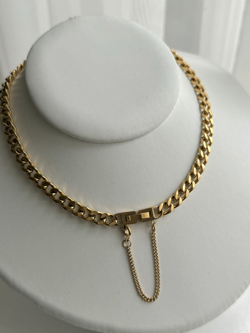 CADENA CON BROCHE Y CADENA