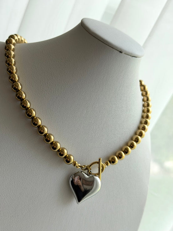 COLLAR BOLITAS Y DIJE CORAZON