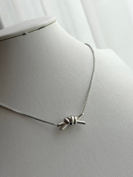 COLLAR NUDO