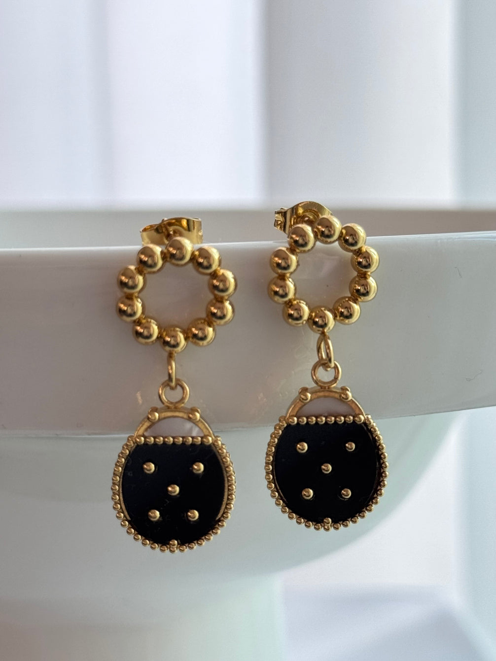 ARETE MARIQUITA ALA CERRADA NEGRO