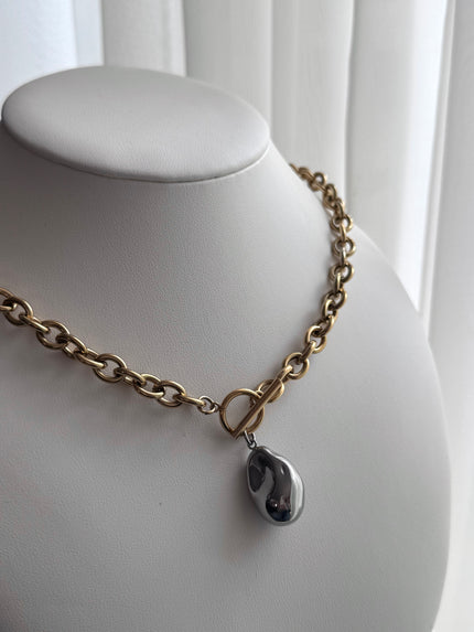 CADENA CON DIJE IRREGULAR