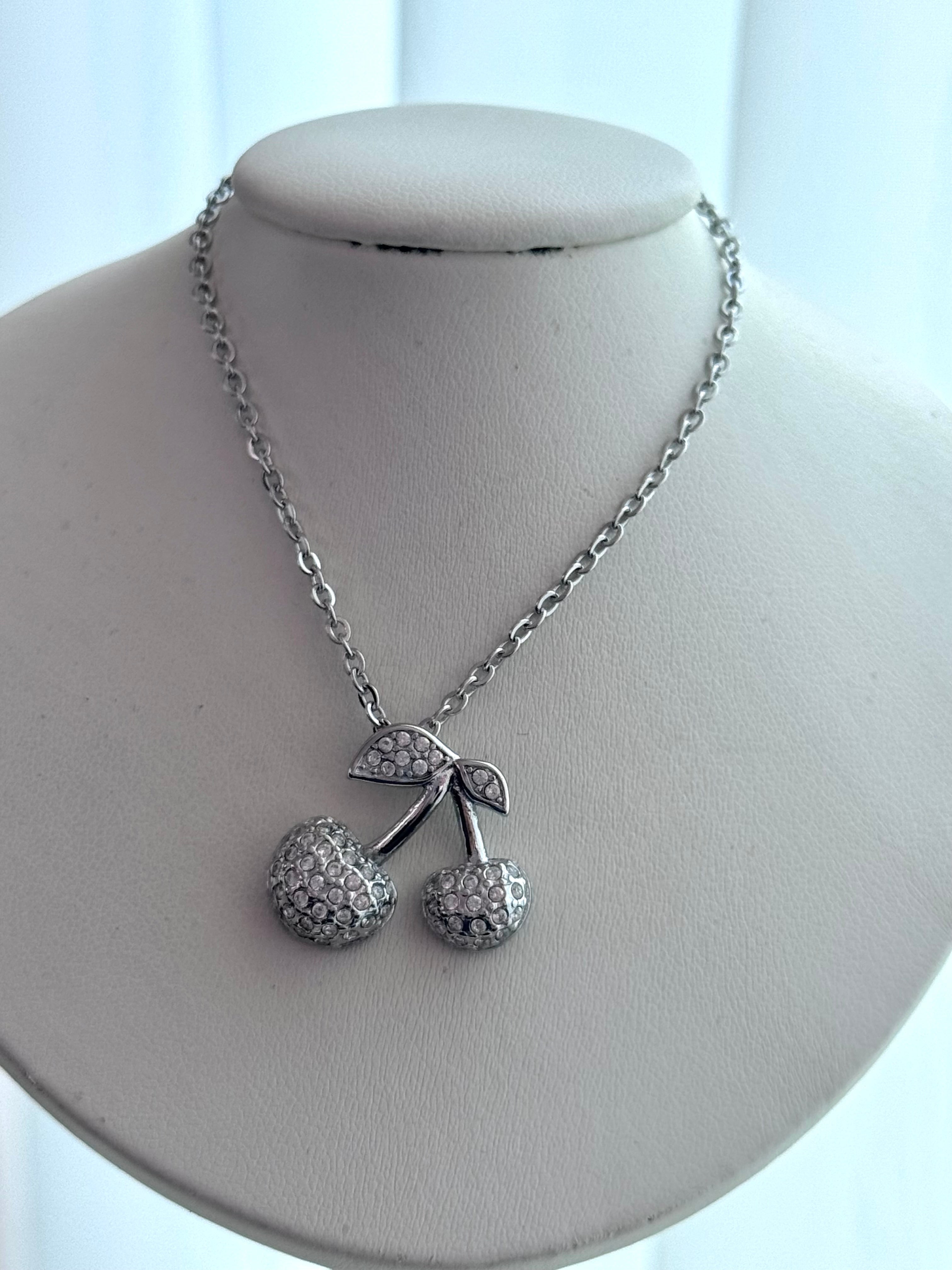 COLLAR CEREZA PLATEADA