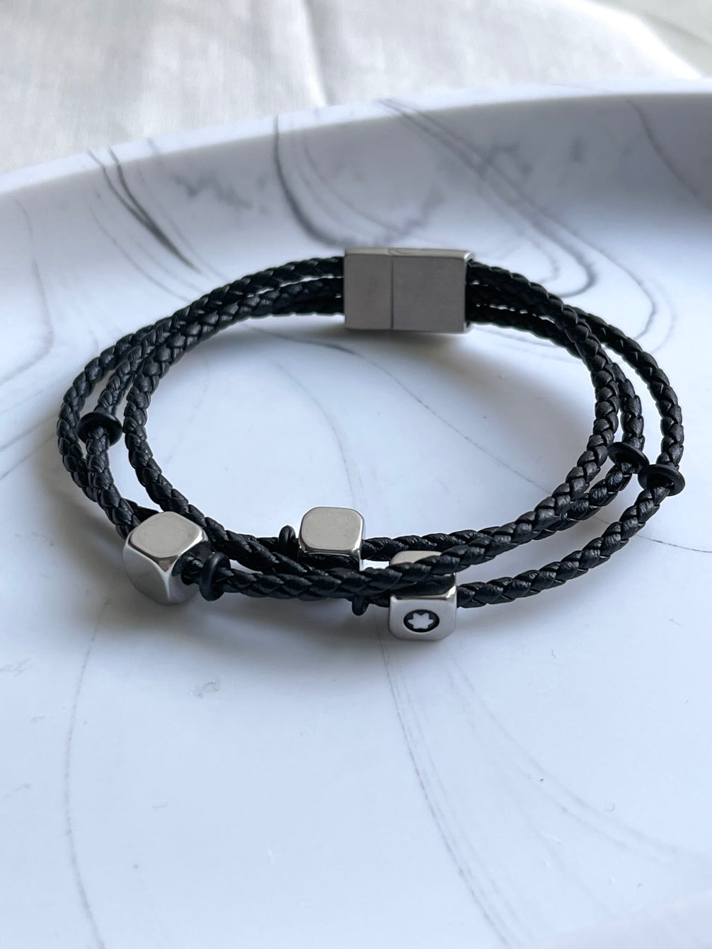 PULSERA TRENZADA CUBOS PLATEADA