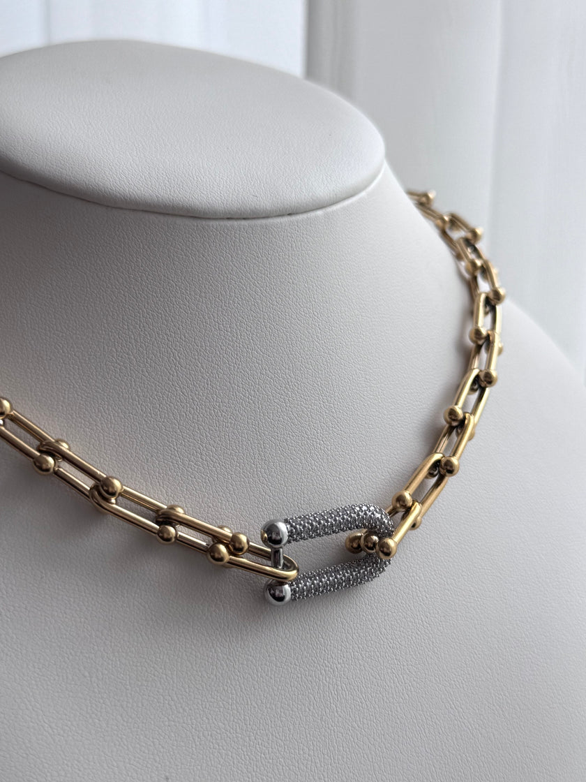 COLLAR ESLABÓN CON CRISTALES DORADO Y PLATEADO