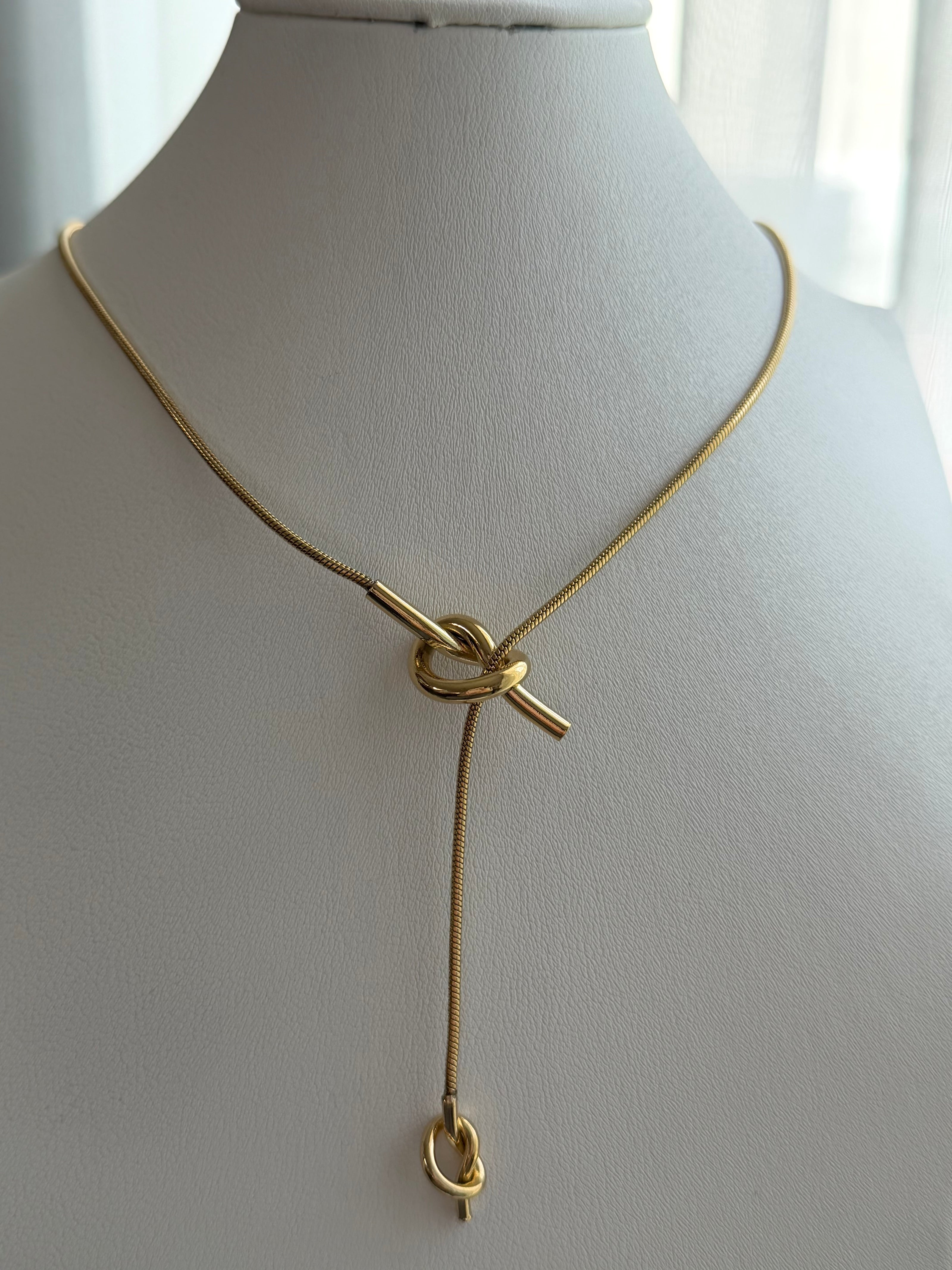 COLLAR CORBATERO NUDOS