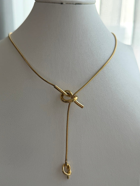 COLLAR CORBATERO NUDOS