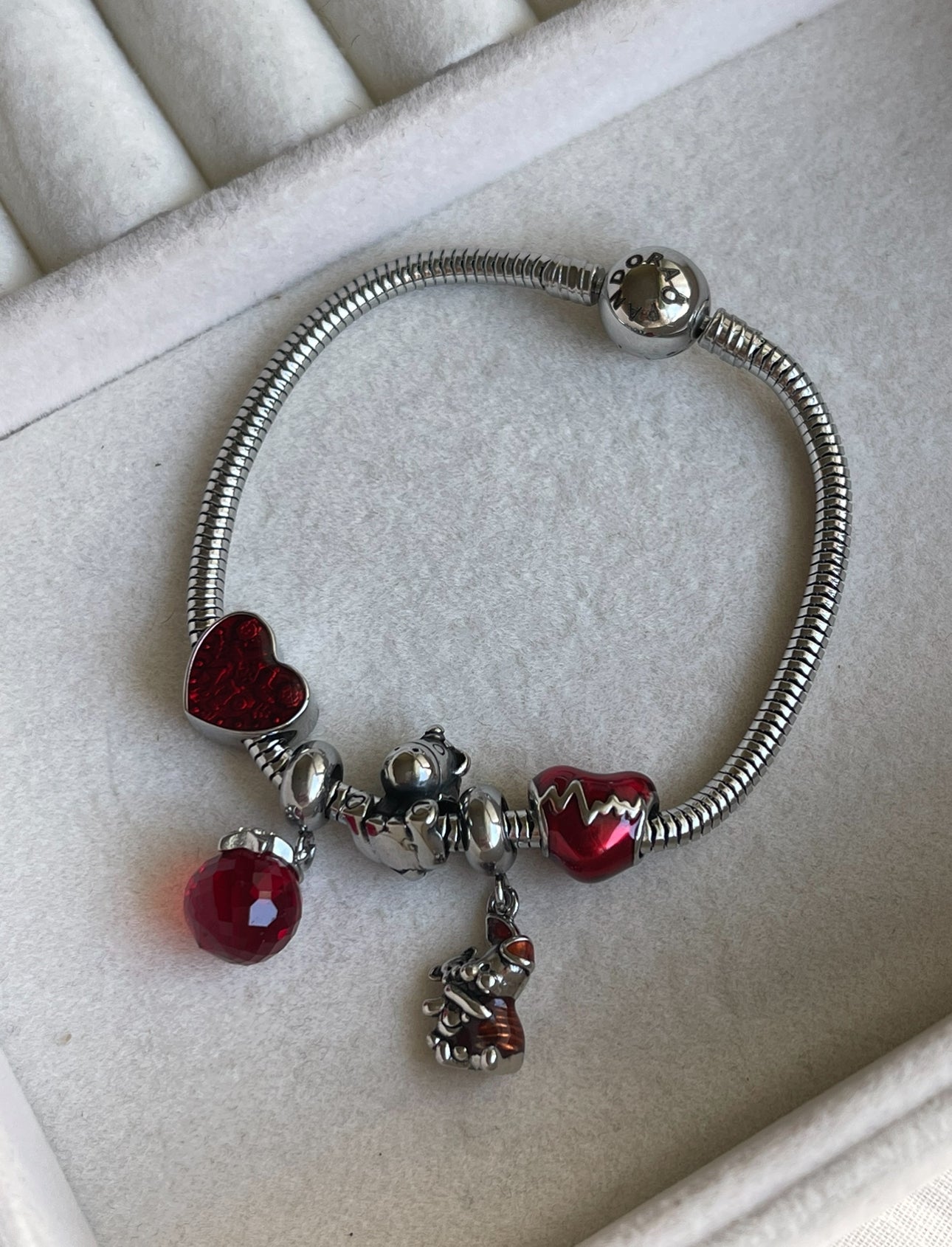 PULSERA CON CHARMS