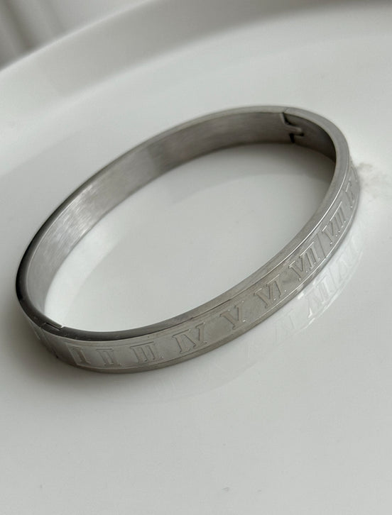 PULSERA RÍGIDA PLATEADA