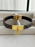 PULSERA CON DIJE LV