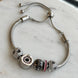 PULSERA CON CHARMS