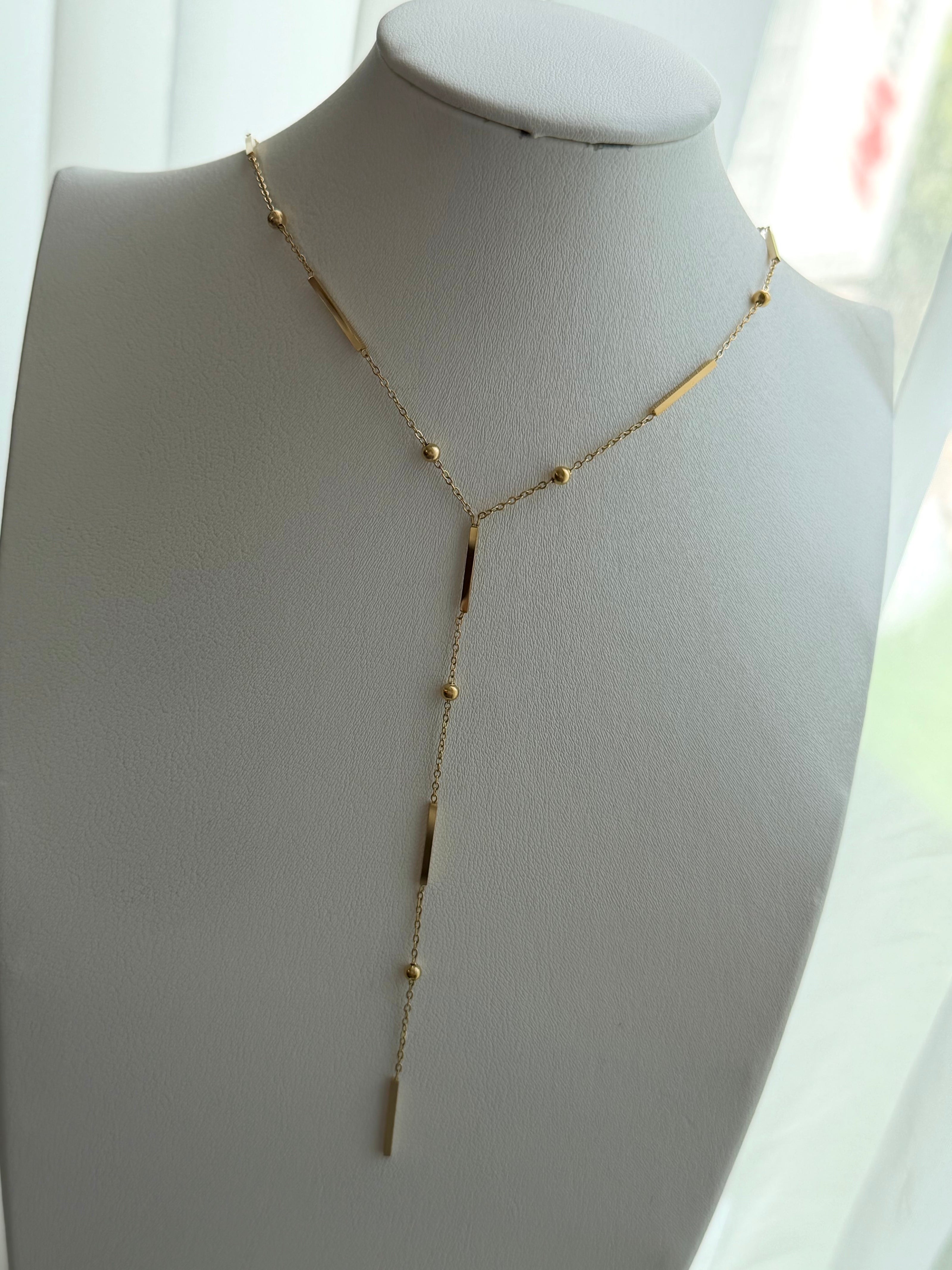 COLLAR CORBATERO DELGADO