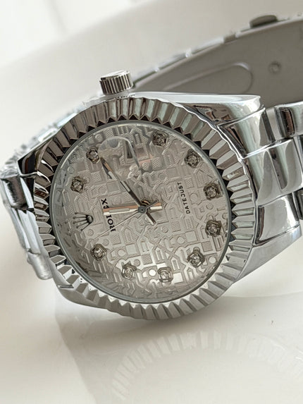 RELOJ CLÁSICO CON CRISTALES