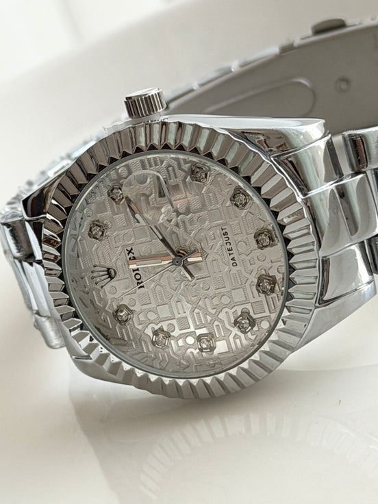 RELOJ CLÁSICO CON CRISTALES