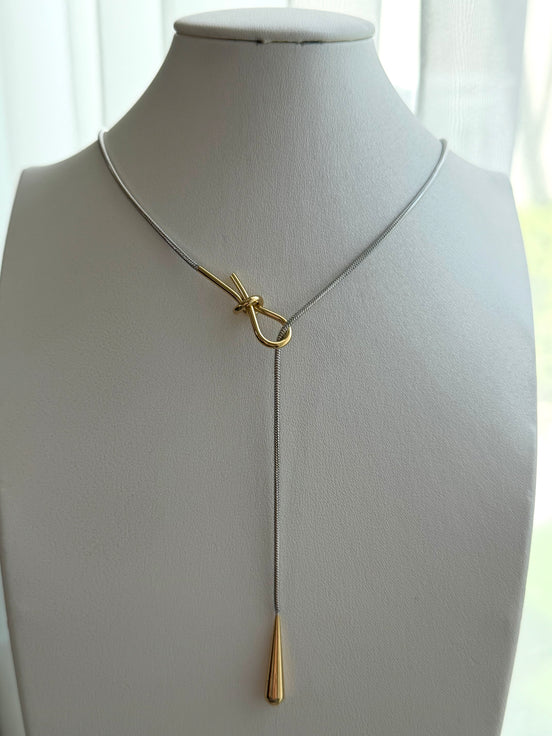 COLLAR CORBATERO NUDO Y GOTA