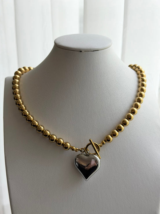 COLLAR BOLITAS Y DIJE CORAZON