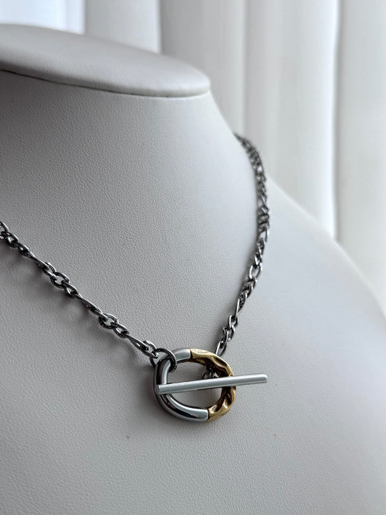 COLLAR BROCHE T