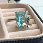 ANILLO CON CRISTAL