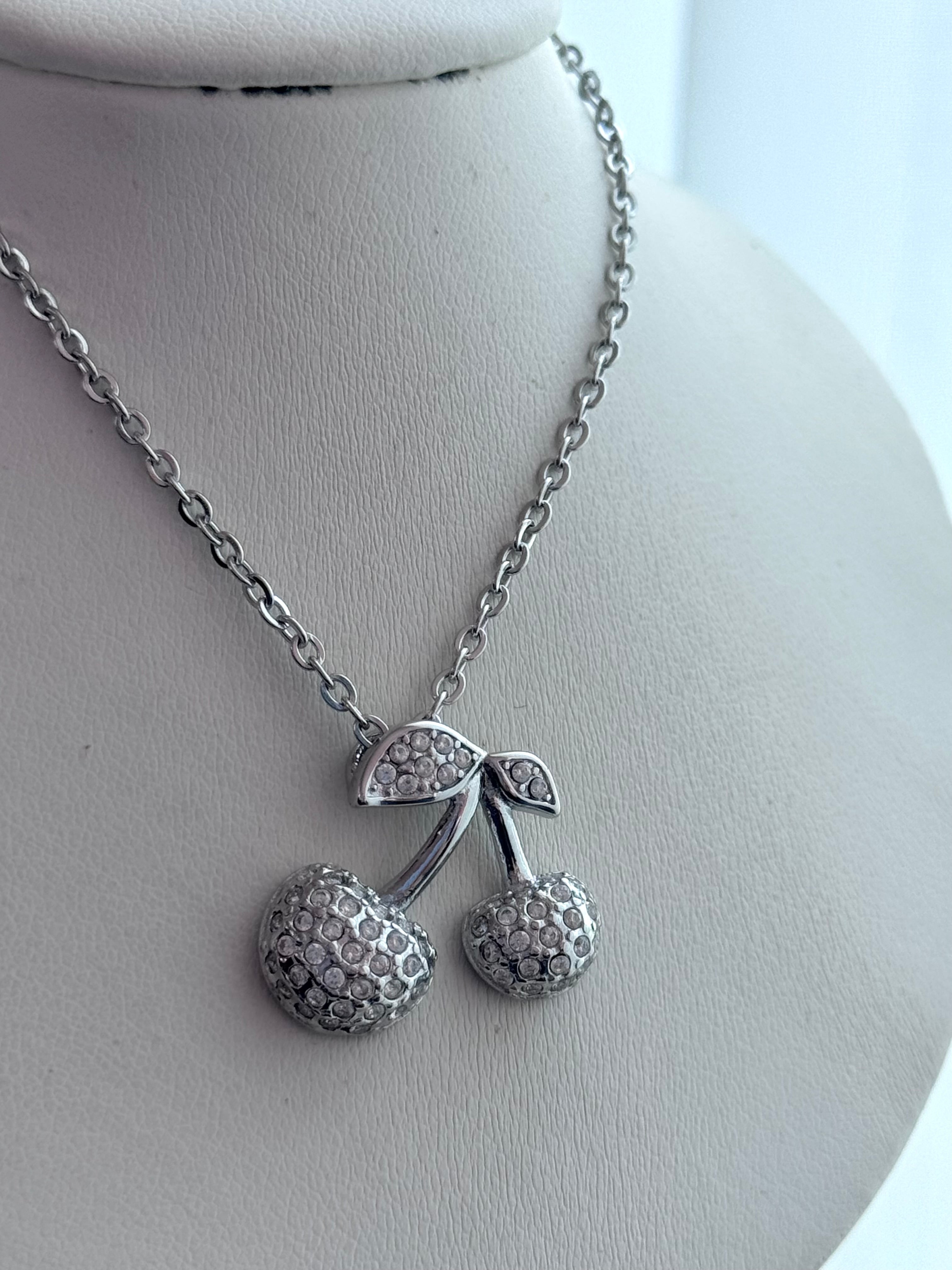 COLLAR CEREZA PLATEADA