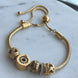 PULSERA CON CHARS