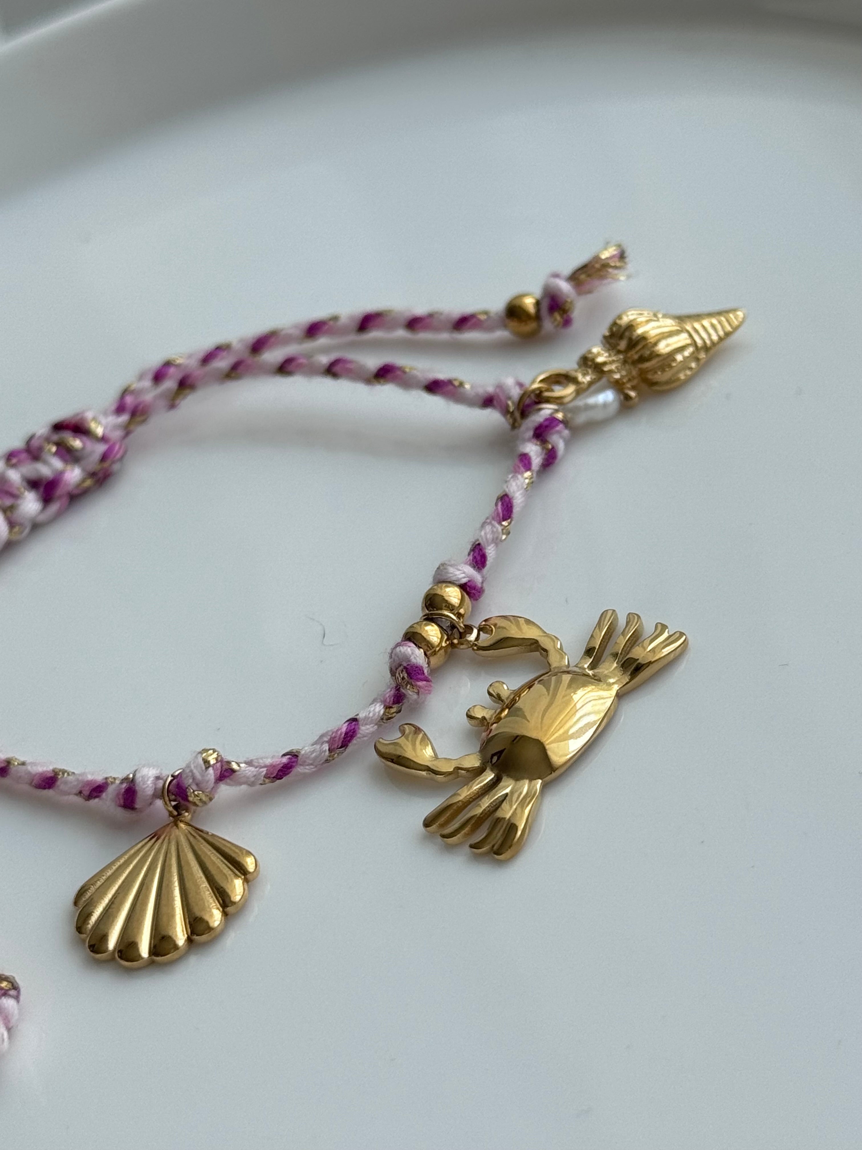 PULSERA HILO ROSA Y DIJES