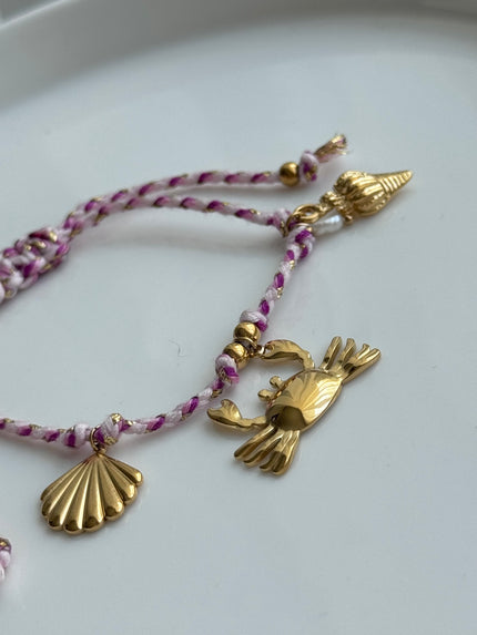 PULSERA HILO ROSA Y DIJES