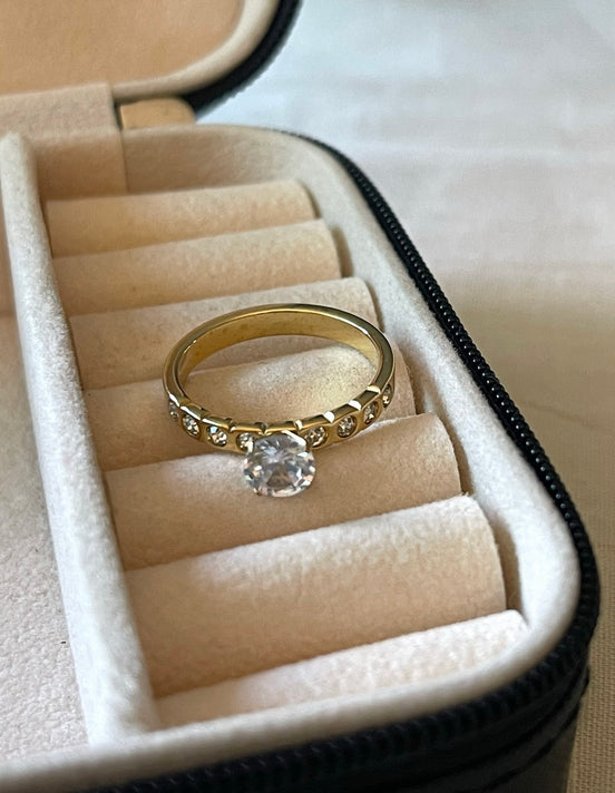 ANILLO CON CRISTAL