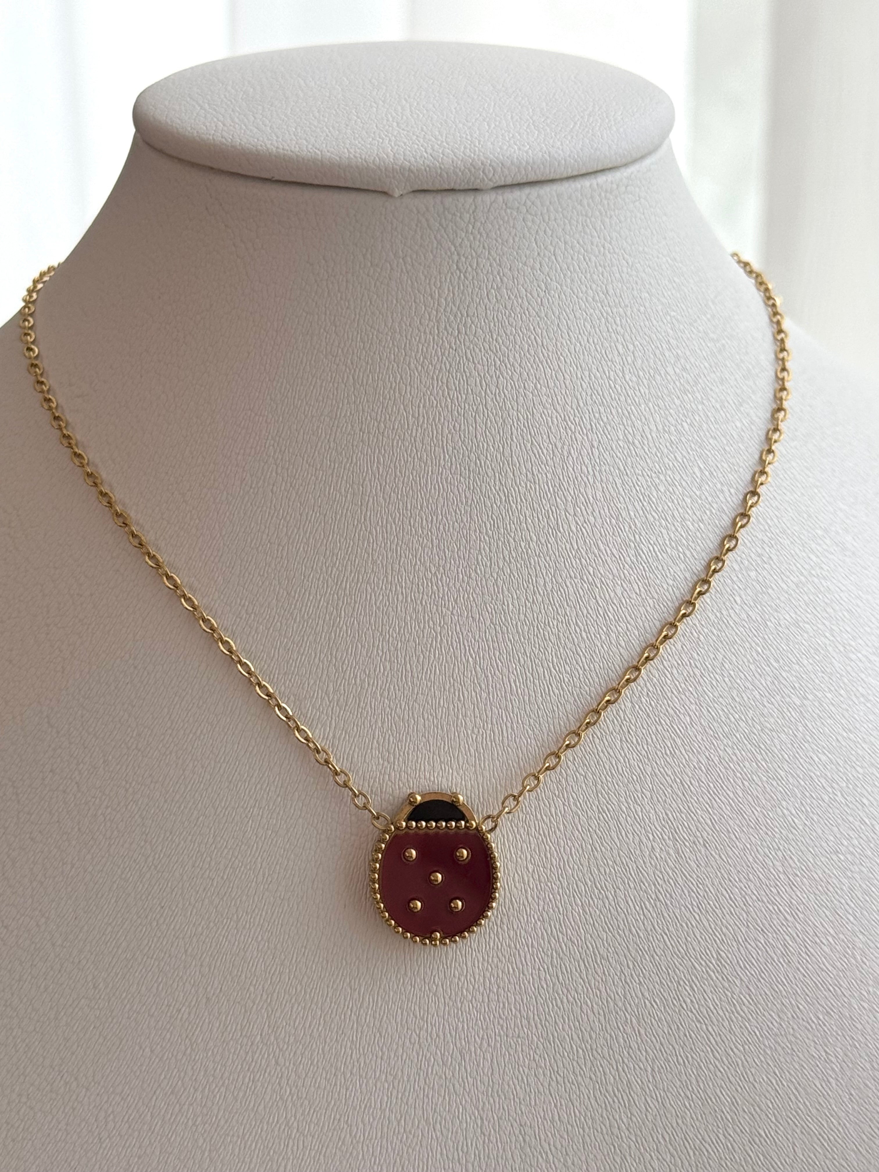 COLLAR MARIQUITA ALAS CERRADAS ROJO