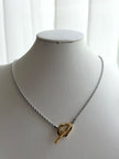 COLLAR CON BROCHE T