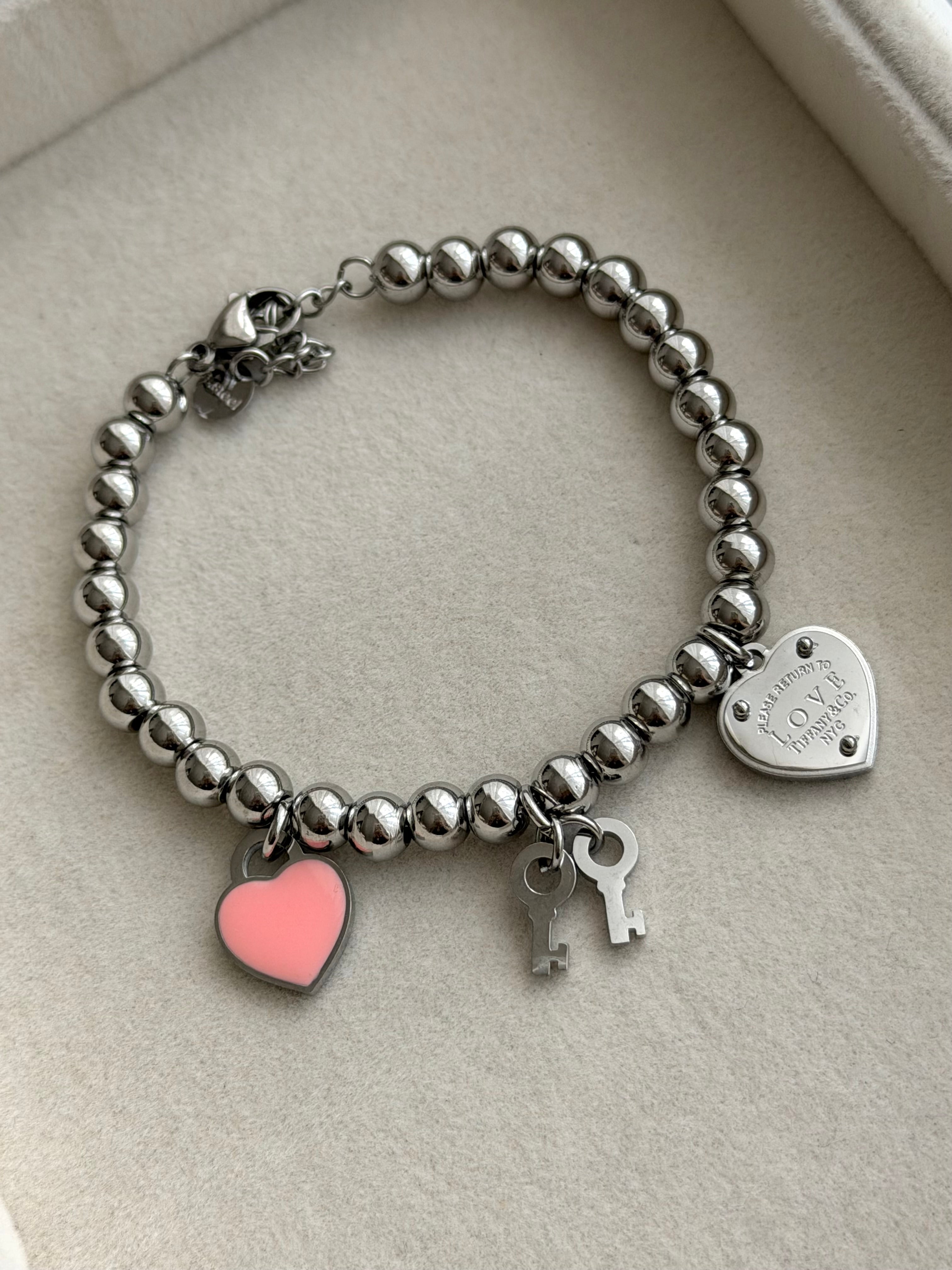 PULSERA BOLITAS CON LLAVES