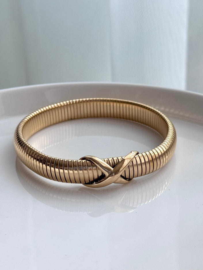 PULSERA CRUZ DELGADA DORADA