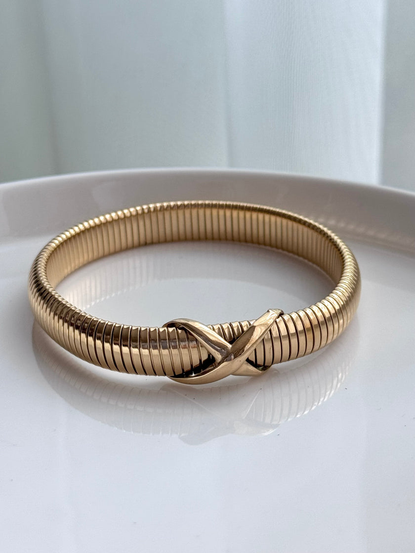 PULSERA CRUZ DELGADA DORADA