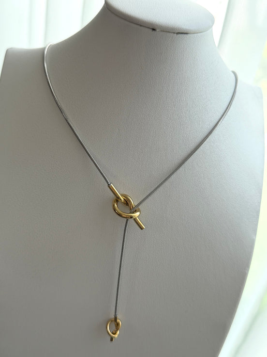 COLLAR CORBATERO NUDOS