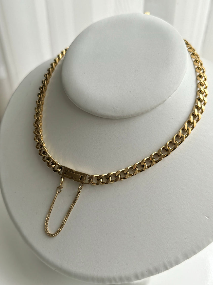 CADENA CON BROCHE Y CADENA