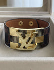 BRAZALETE CON PLACA LV