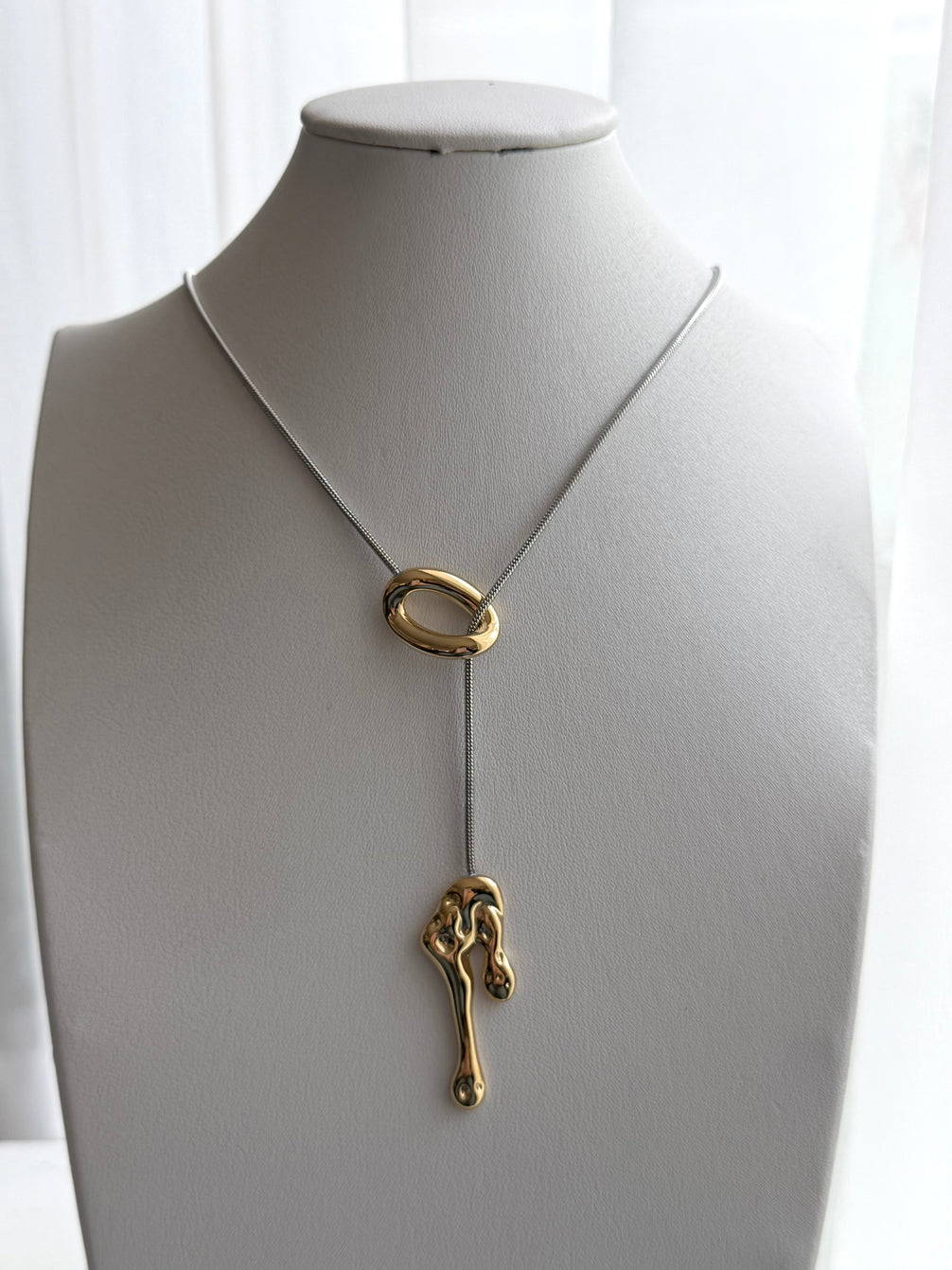 COLLAR CORBATERO GOTA