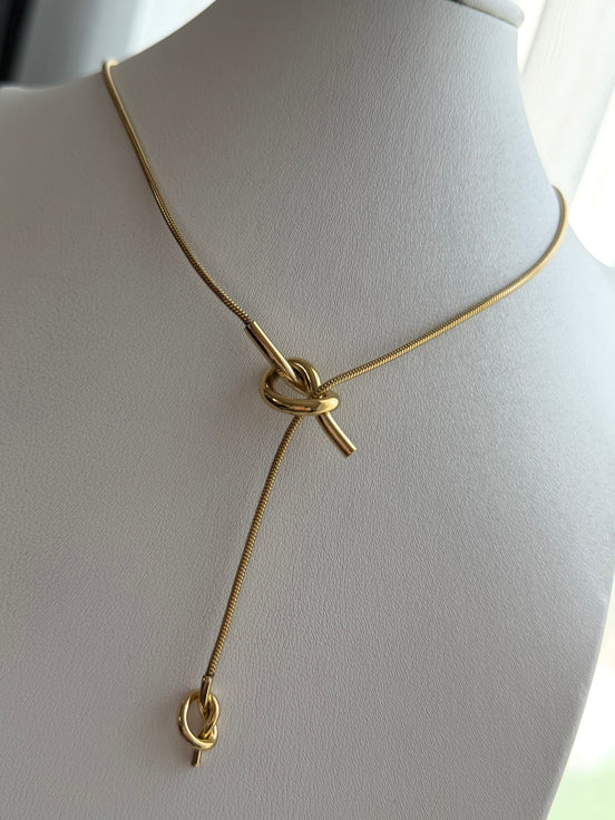 COLLAR CORBATERO NUDOS