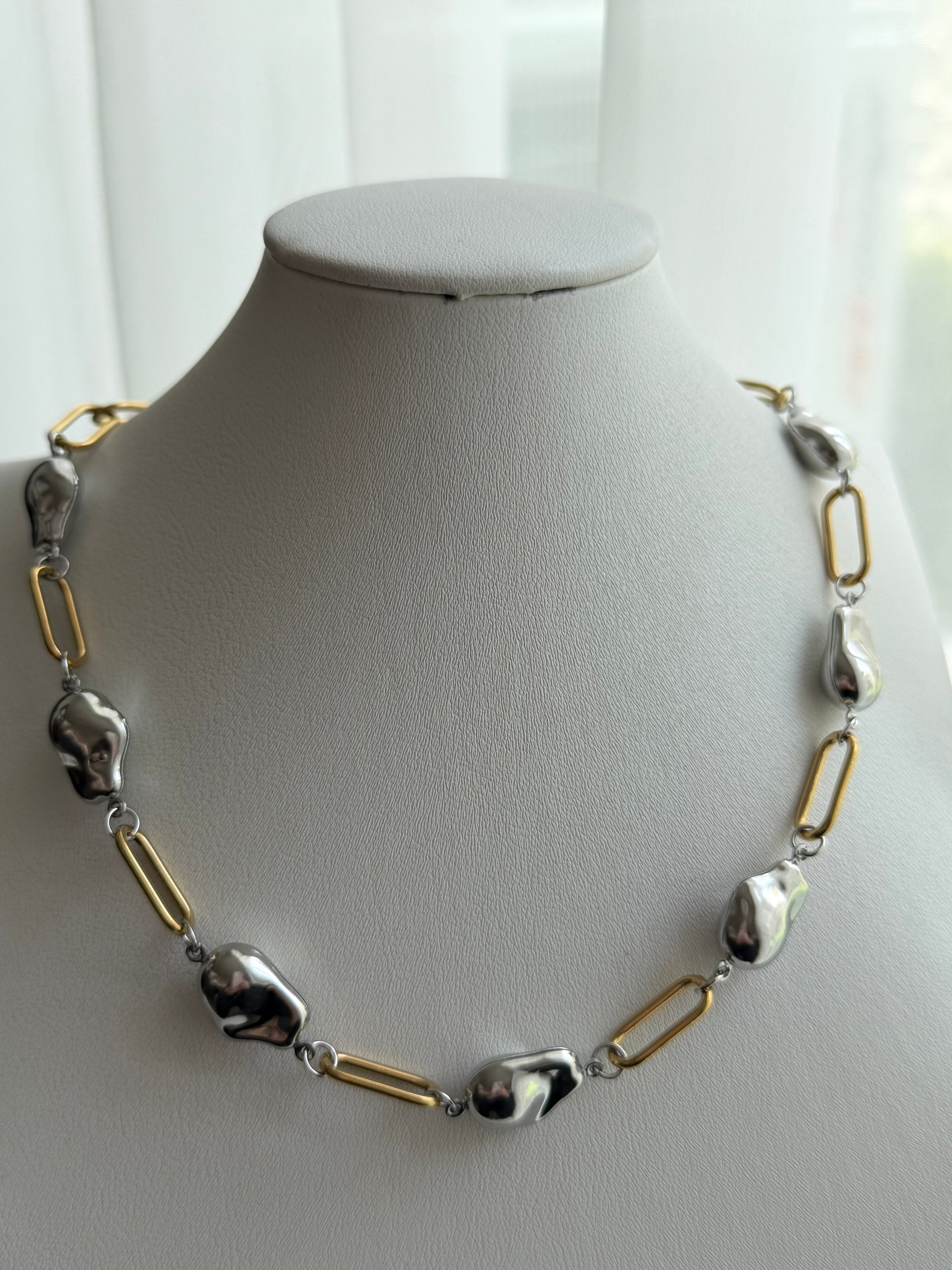 COLLAR FRIJOLITOS