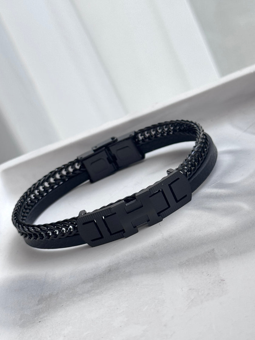 PULSERA PLACA H NEGRA