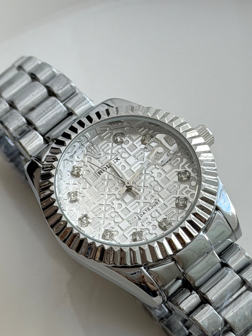 RELOJ CLÁSICO CON CRISTALES