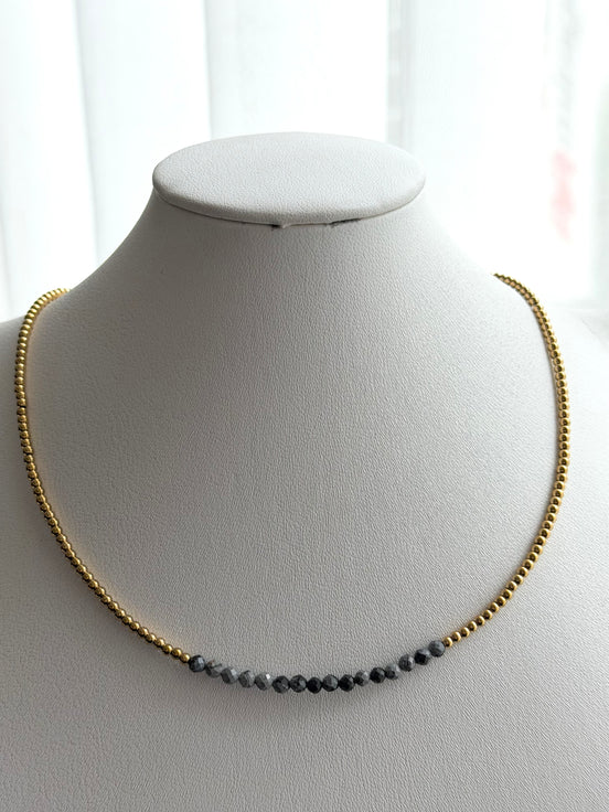 COLLAR BOLITAS NEGRO / GRIS