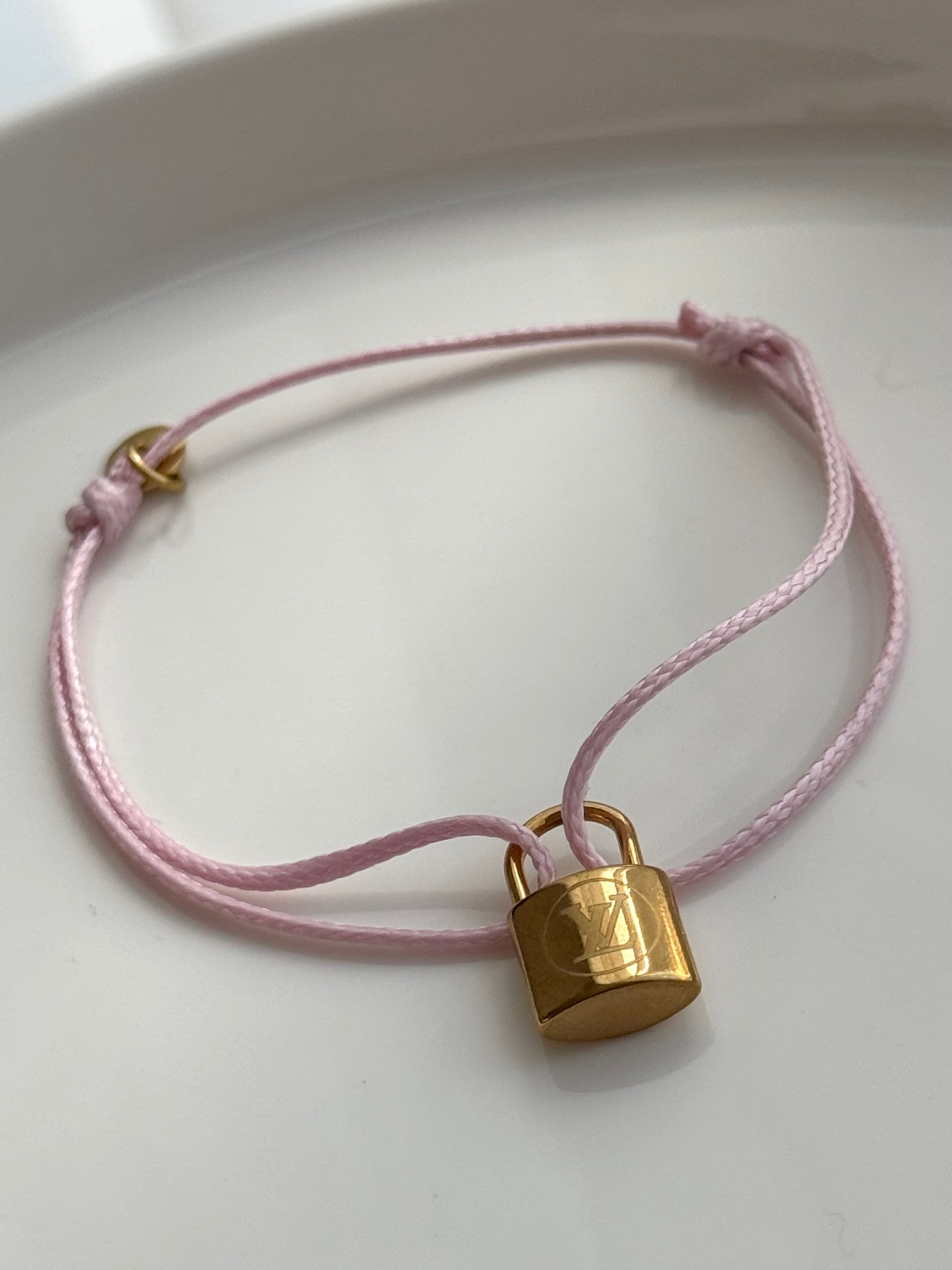 PULSERA HILO CANDADO LV ROSA