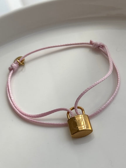 PULSERA HILO CANDADO LV ROSA