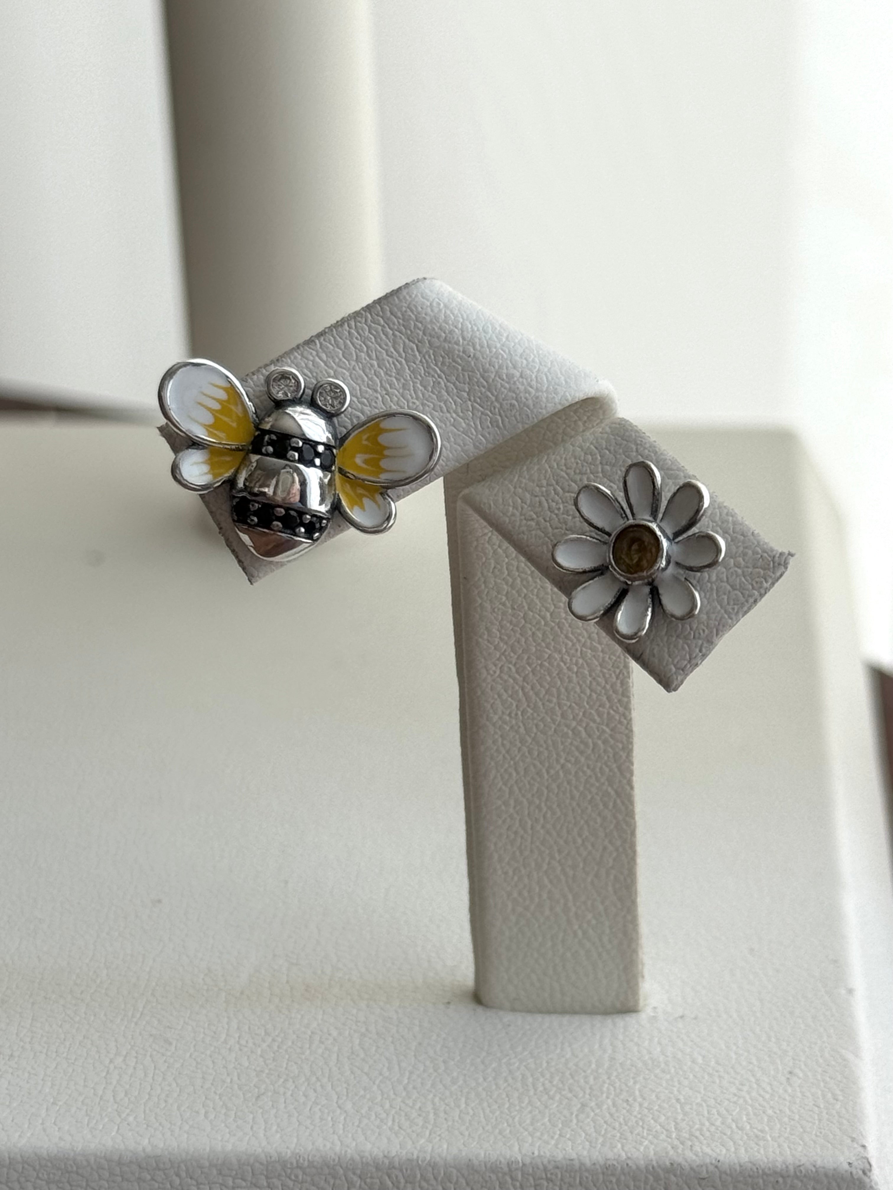 ARETE DÚO ABEJA & FLOR