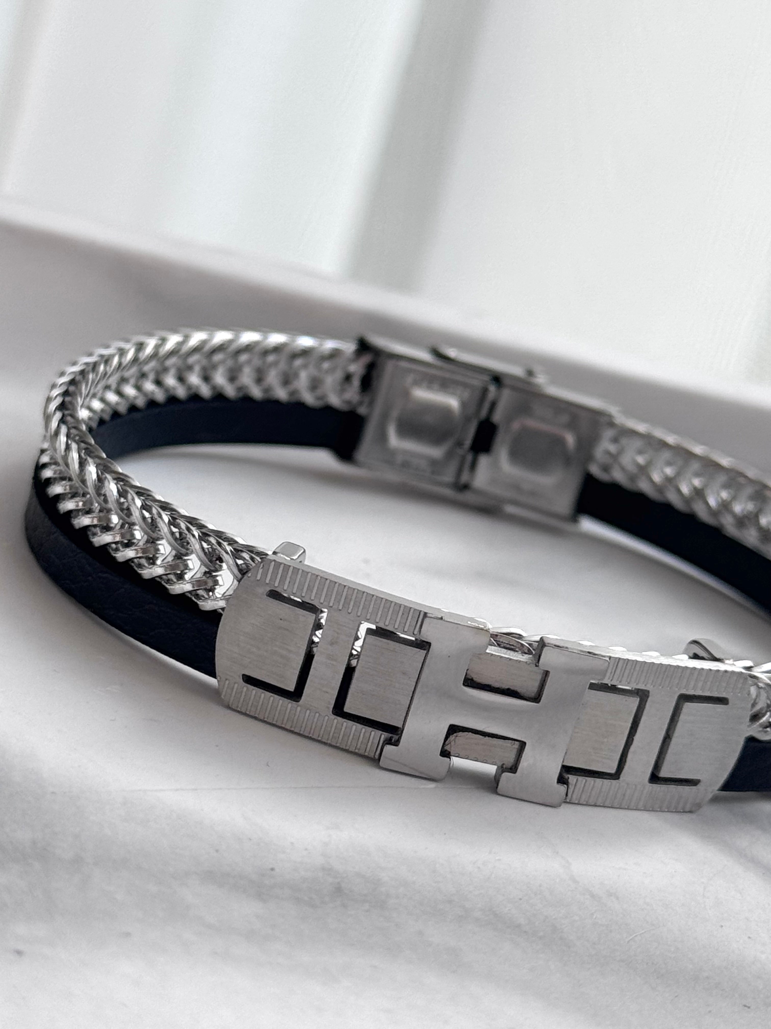 PULSERA PLACA H PLATEADA