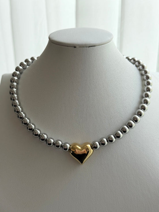 COLLAR BOLITAS Y CORAZON