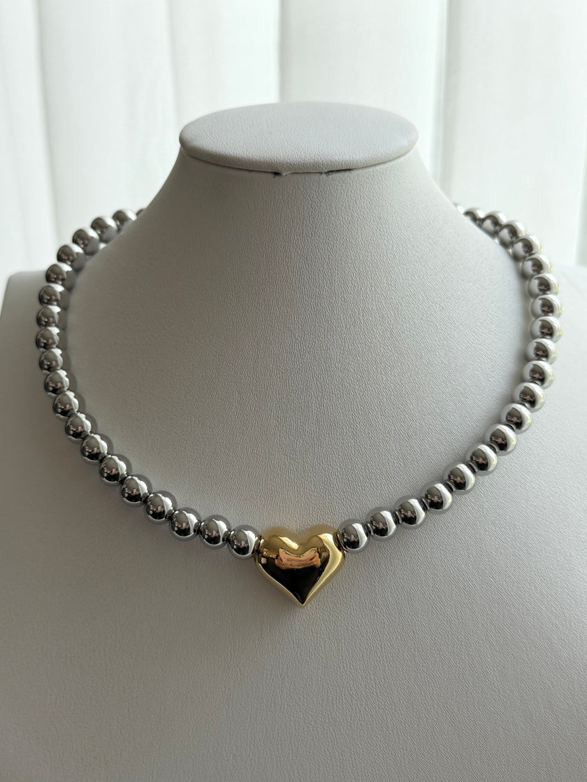 COLLAR BOLITAS Y CORAZON